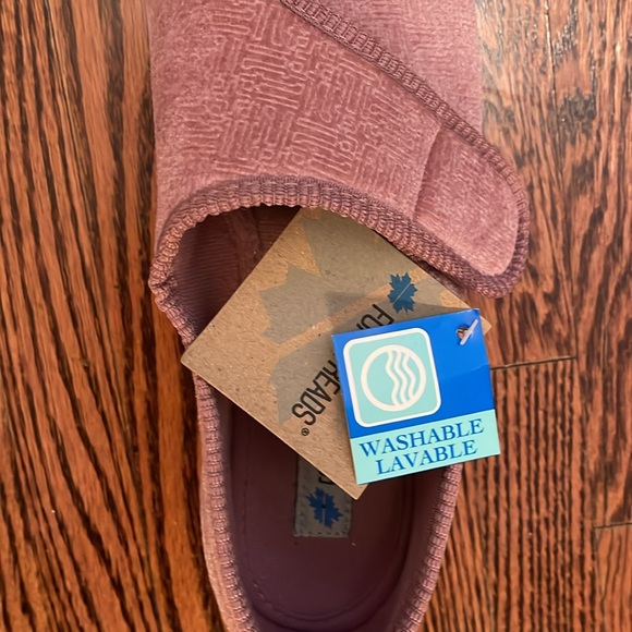 Foamtread new in box womens slippers size 10 m with tags. Velcro closure. Pink. - Picture 3 of 10